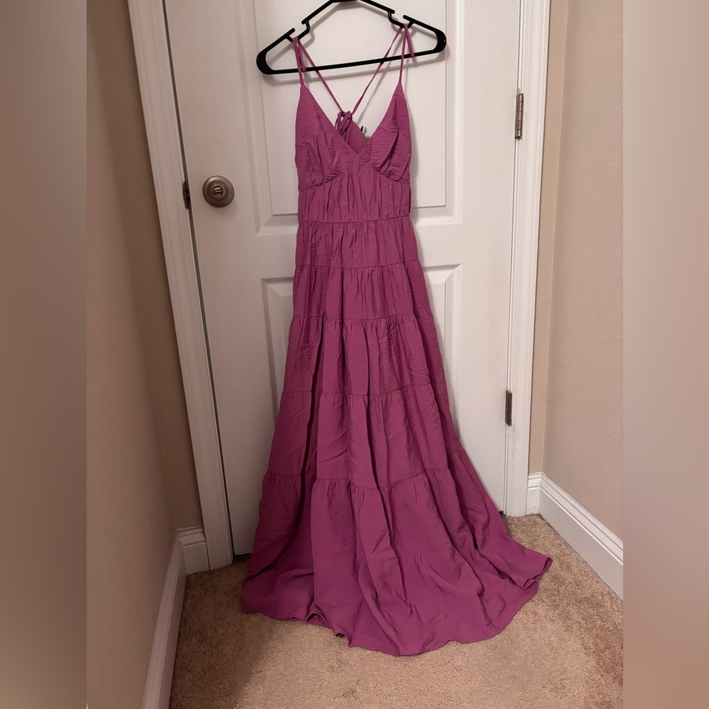 Abercrombie & Fitch women’s flowy, tiered maxi dress. M/T. Adjustable straps. - Picture 2 of 9